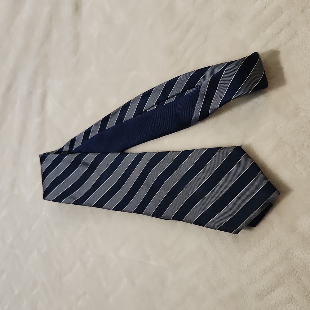 Tommy Hilfiger men's neck tie